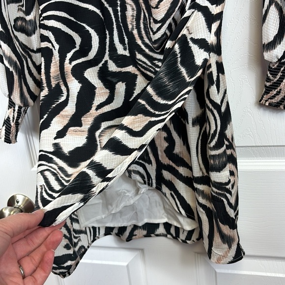 NWT By Anthropologie graphic print mini dress sz 2 - Picture 10 of 14